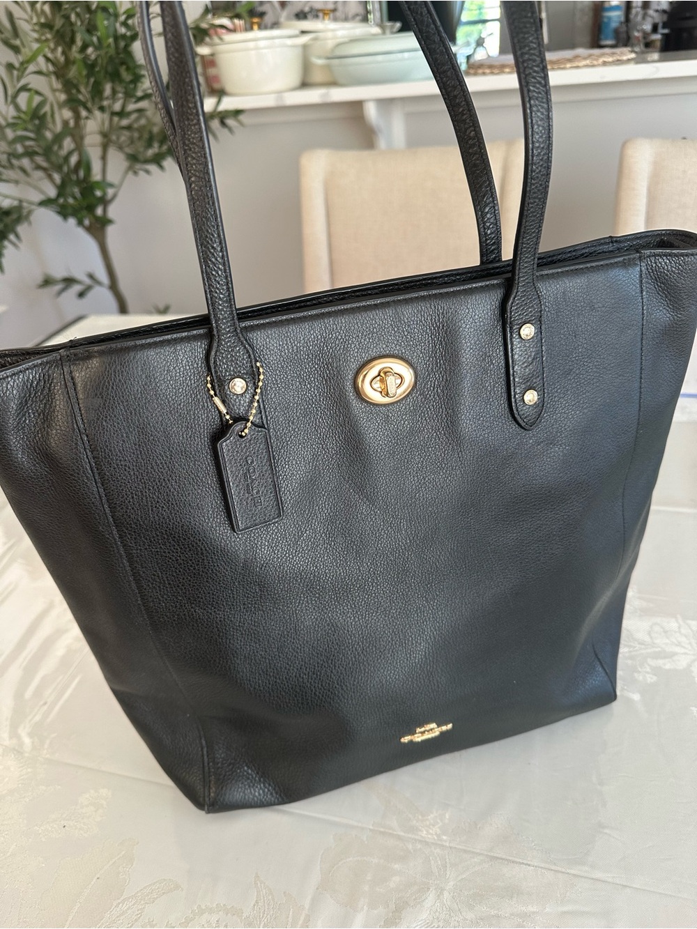 Coach town tote Turnlock